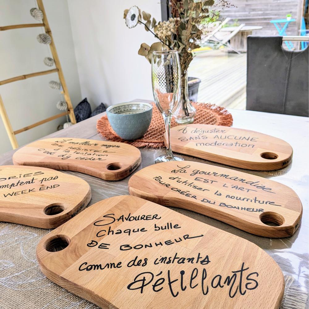 planche-decoupe-personnalisée-bois-apéro-artisanal-personnalisé-cadeau